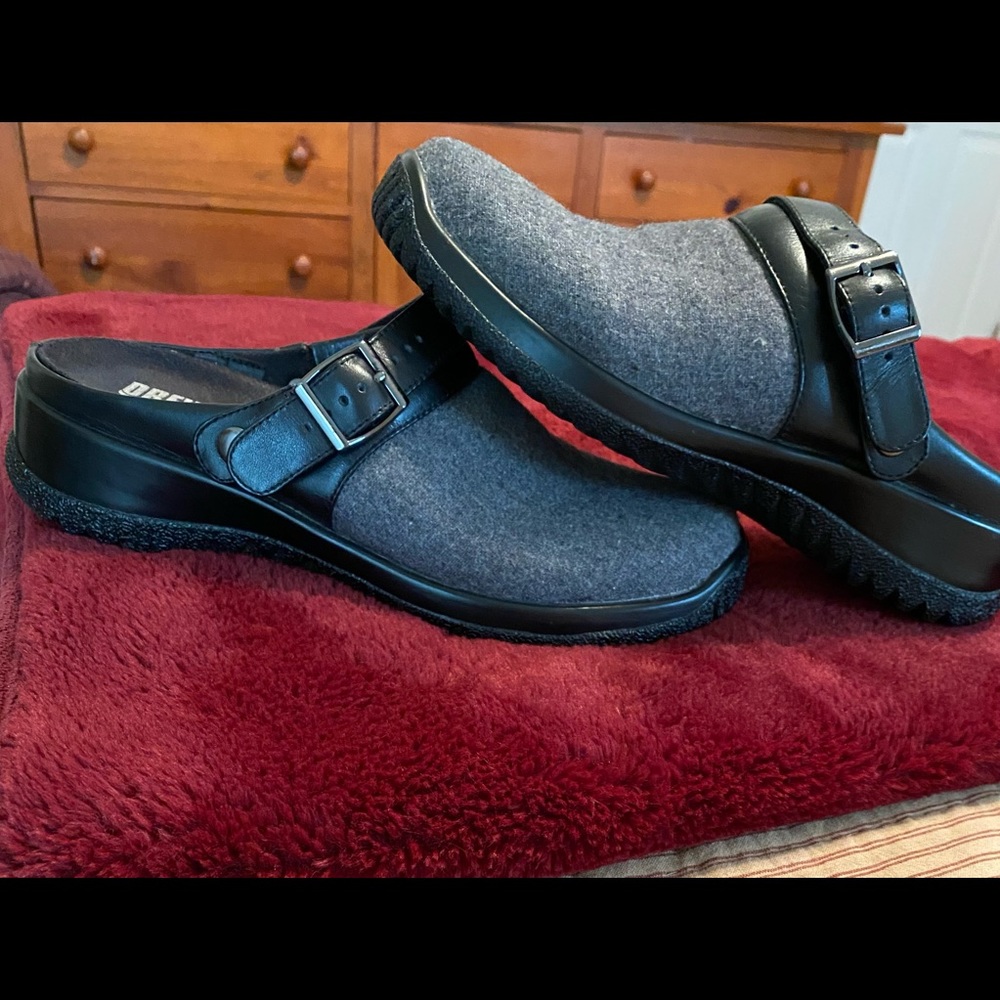 Drew Savannah Swivel Strap Comfort Clog. Black/Gray. 7. Great condition.